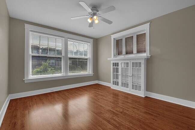 Building Photo - Showtime in Tower Grove South