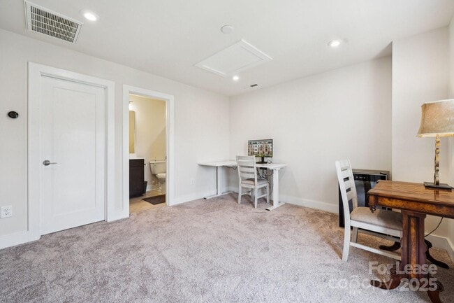 Building Photo - 15012 New Amsterdam Ln