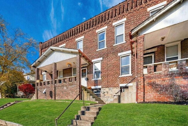 Building Photo - 398 E Northwood Ave