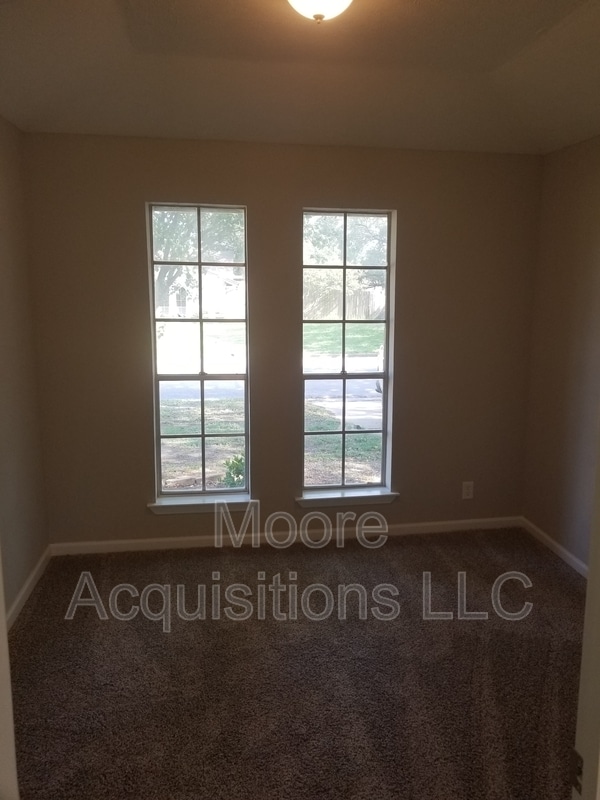 Building Photo - 1833 Skyline Dr