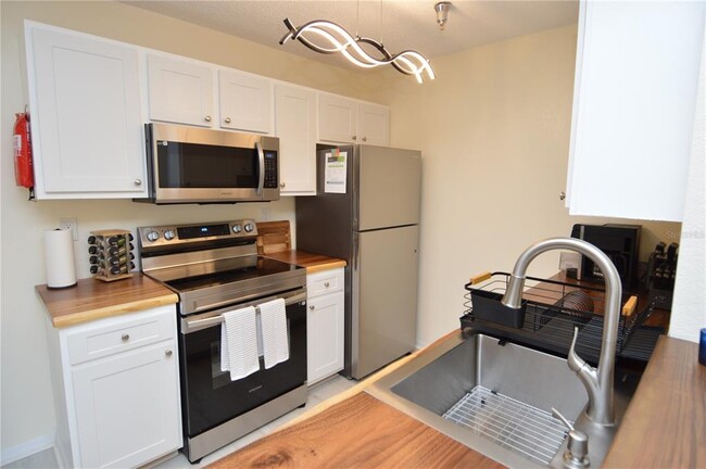 Building Photo - 10263 Gandy Blvd N