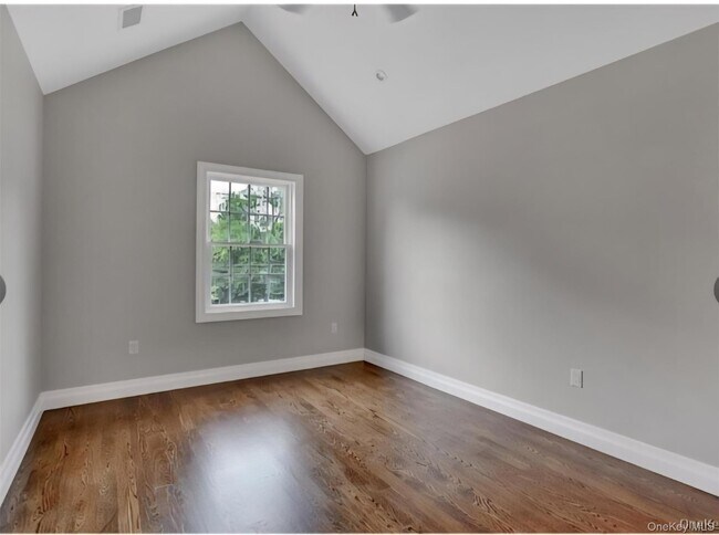 Building Photo - 9 Linda Ln