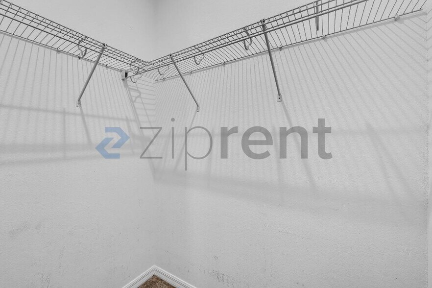 Building Photo - Unit
