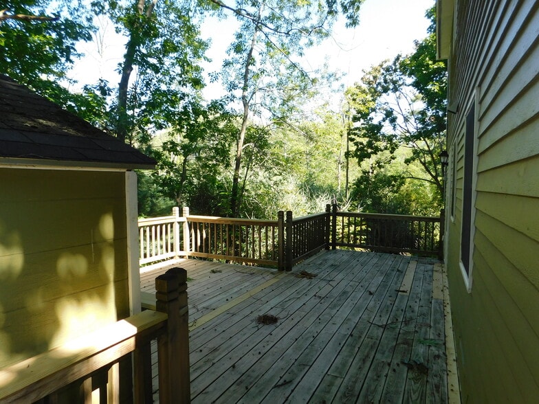 Building Photo - 4 Willow Creek Ln