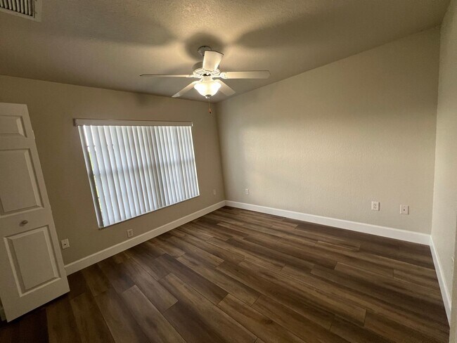 Building Photo - ($2,195) * ANNUAL ** Pool ** 3 Bed / 2 Bath - Harbor Heights  ** Single Family Home