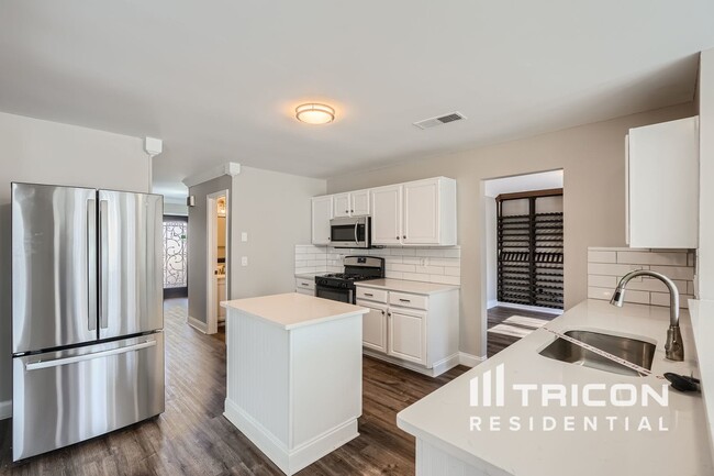 Building Photo - 4550 Talon Way