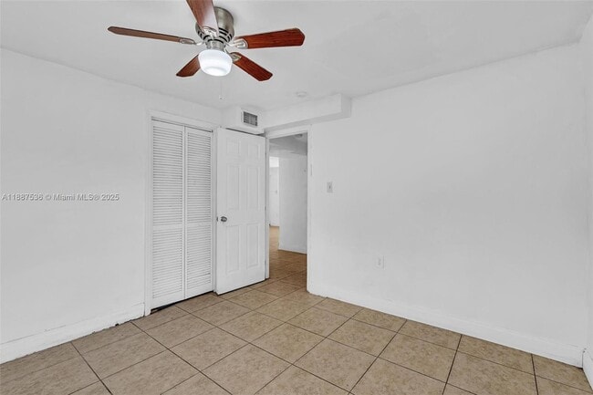 Building Photo - 2800 NW 6th Ct
