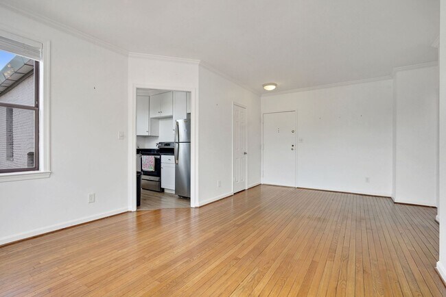 Building Photo - One month free rent with a lease start dat...