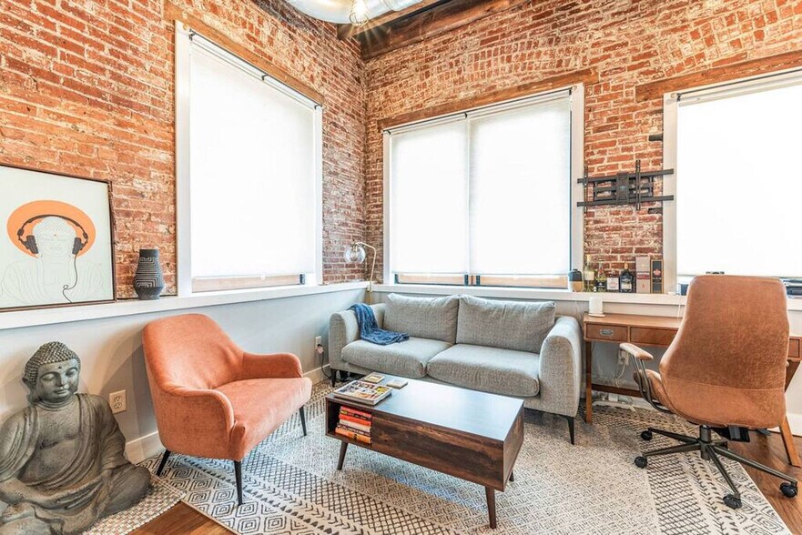 Building Photo - 621 14th St