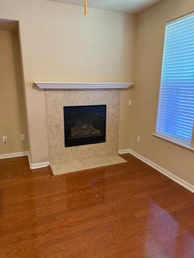 Building Photo - Gorgeous Natomas Condo