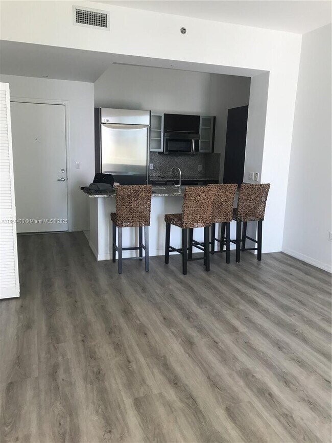 Building Photo - 950 Brickell Bay Dr