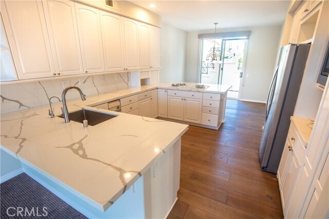 Building Photo - 10 Siena