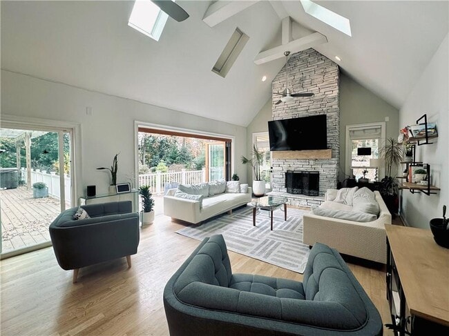 Building Photo - 3232 Brookview Rd