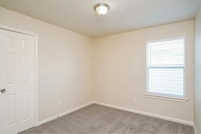 Building Photo - 8583 Chaletford Dr