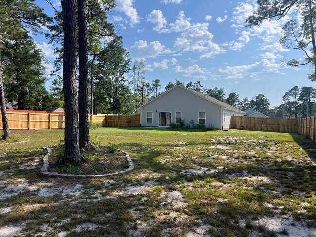 Building Photo - 961 Pine Needles Rd