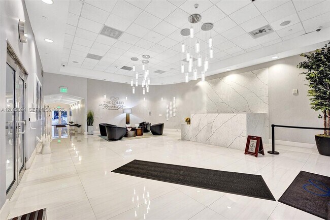 Building Photo - 1200 Brickell Bay Dr