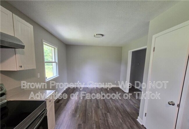 Building Photo - 303 Cartwright Dr