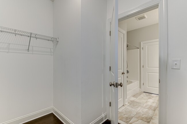 Building Photo - 5107 Heathbrook Dr