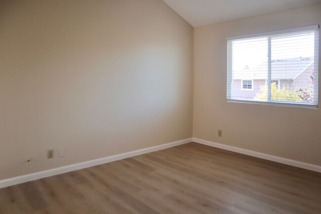 Building Photo - Splendid 3-bedroom home + Bonus Loft located in Fremont! – New flooring!