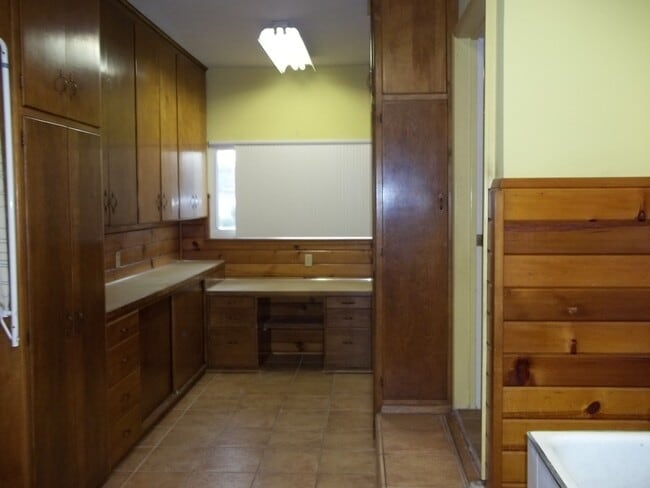 Building Photo - 258 W San Madele Ave