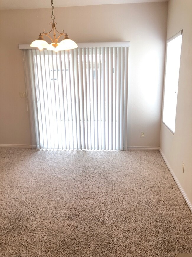 Building Photo - 3 bed 2 bath home for rent in Hurricane