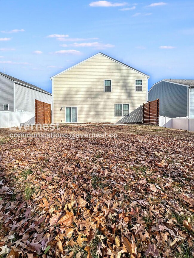 Building Photo - 160 Cherry Birch St