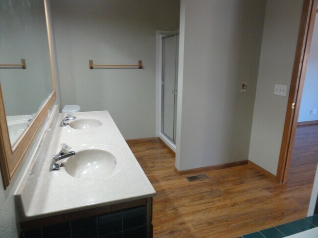 Building Photo - 30856 Kings Valley Way