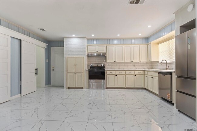 Building Photo - 1455 Marilyn Dr