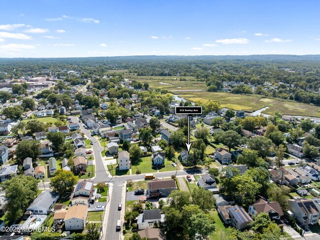 Building Photo - 212 Seeley Ave