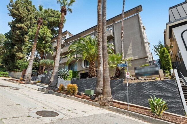 Building Photo - 1944 Whitley Ave.