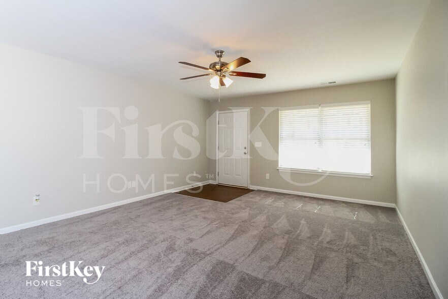 Building Photo - 5369 Northridge Dr