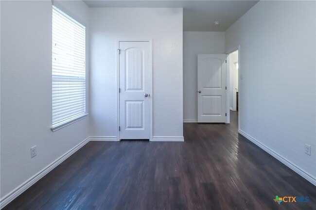 Building Photo - 5005 Rose Gdn Lp