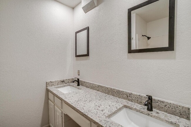 Building Photo - Darling 3-Bedroom Home in South Hills Neighborhood!