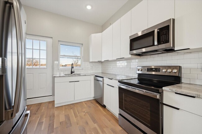Building Photo - 5412 Delancey St