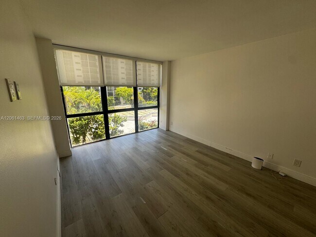 Building Photo - 17011 N Bay Rd