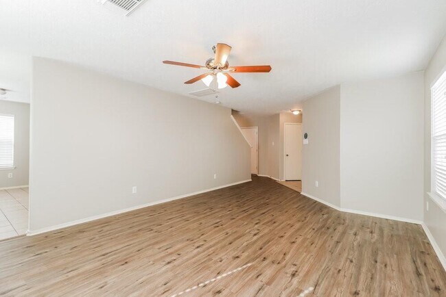 Building Photo - 33322 Cottonwood Bend