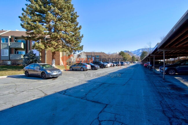 Building Photo - 1180 S Foothill Dr