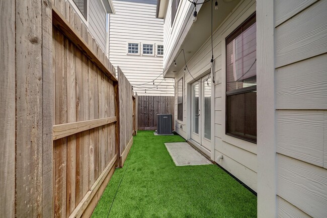 Building Photo - 5905 Petty St