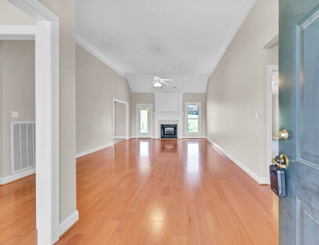 Building Photo - 4276 N Woodstock Dr