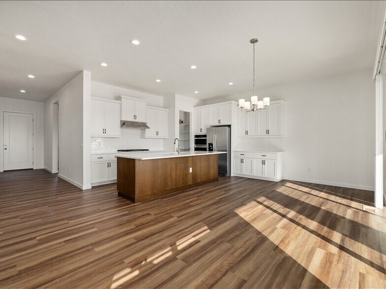 Building Photo - 1523 W Switchgrass Ct