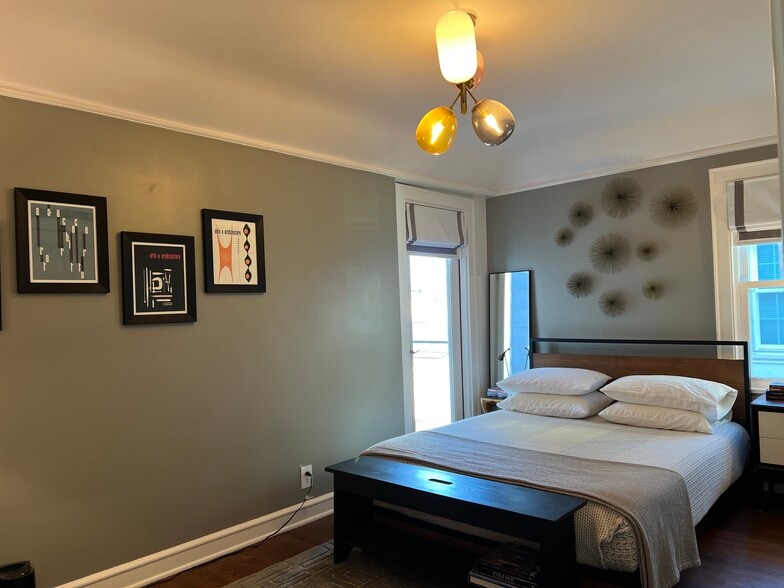 Primary bedroom with outdoor access - 4479 N Woodburn St