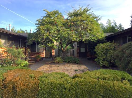 Building Photo - 4115 SE Raymond St