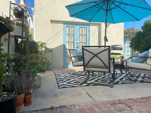 Your private entrace. - 9730 Regent St