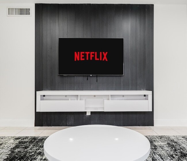 Building Photo - 1800 NW 4th Ave