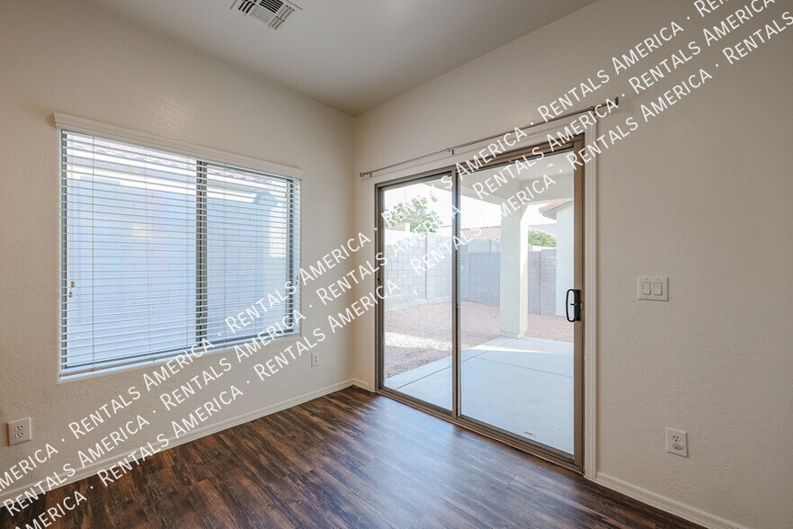 Building Photo - 323 N 76th Pl