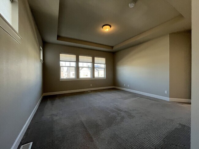Building Photo - 3-Bedroom Home in Reed’s Crossing with Luxurious Primary Suite & Open Floor Plan, Fireplace, Wash...