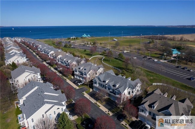 Building Photo - 98 S Shore Dr