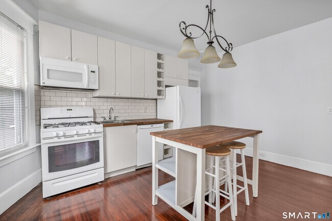 Building Photo - 64 Brownell St