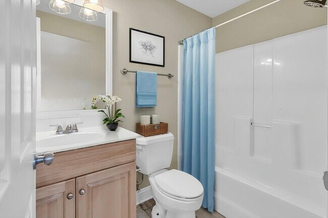 Building Photo - No "BAH HUMBUG" fees here! Rents always include high speed internet, cable, water, sewer, trash &...