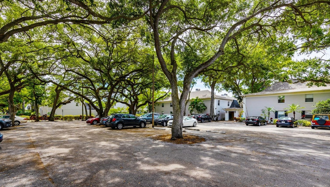 Building Photo - 5221 Bayshore Blvd